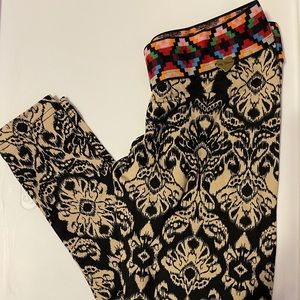 Cute Booty lounge BNWT small Tan Black leggings